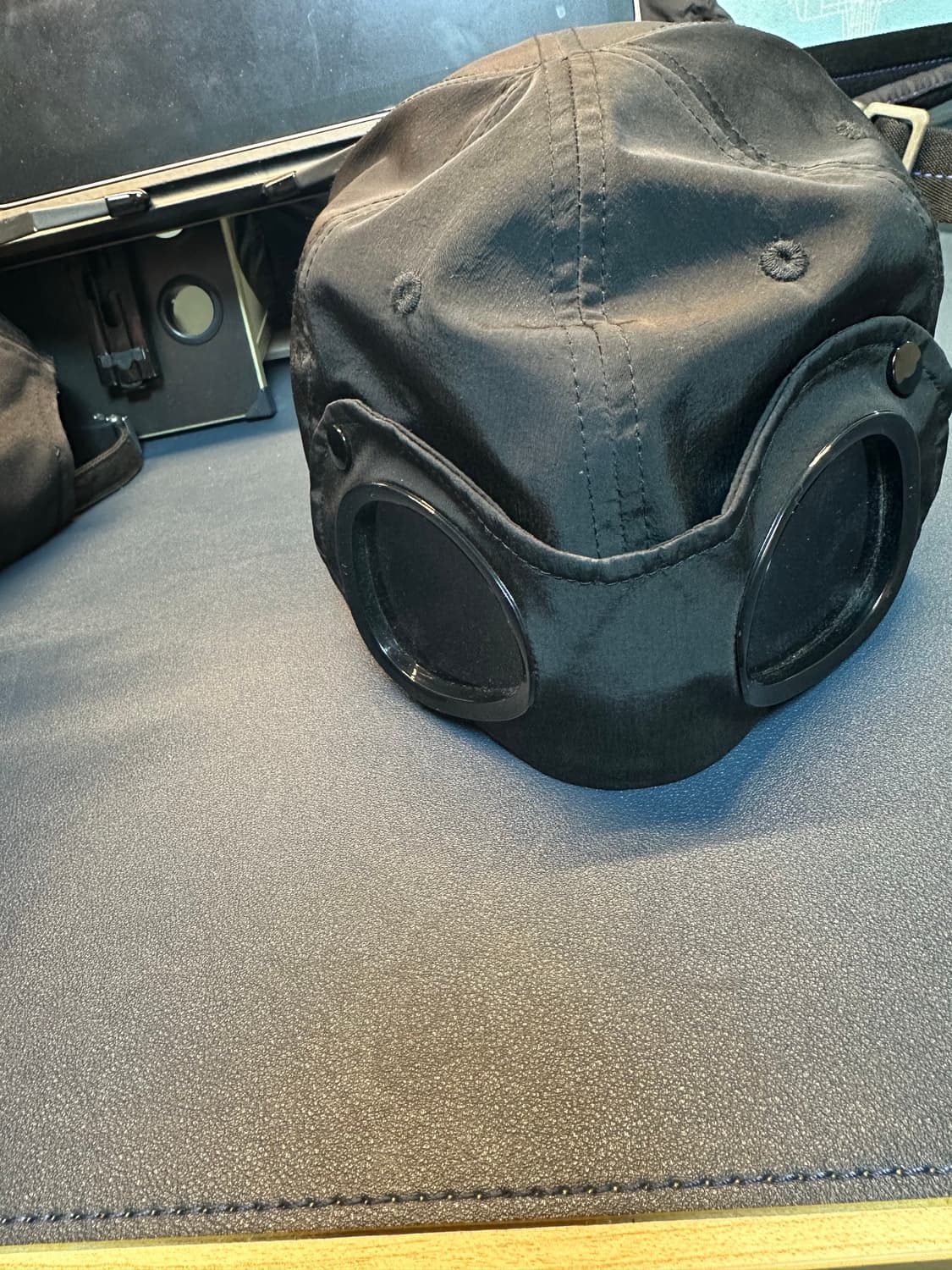 C.P. 컴퍼니 크롬-R 로고 캡 블랙 - 25FW 상품이미지2