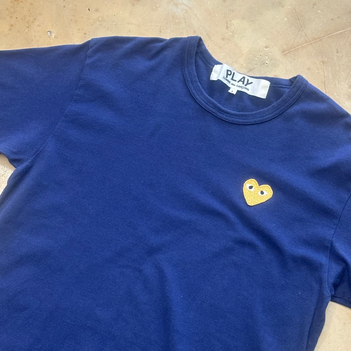 L 꼼데가르송 하트와펜 네이비 반팔티셔츠 상품이미지1