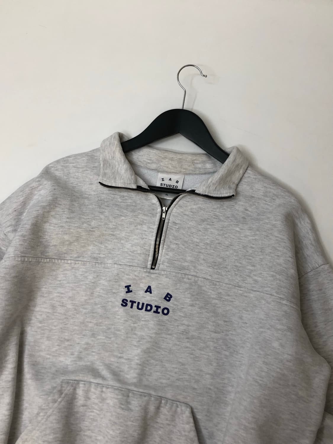 IAB Studio 아이앱 스튜디오 하프 집업 스웻셔츠 상품이미지1