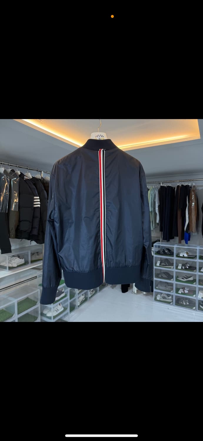 [라오브전포점] 톰브라운 백삼선 스트라이프 금장 봄버 자켓 상품이미지2