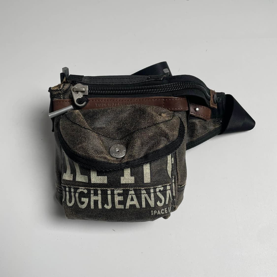 Tough jeansmith 캔버스 페인트 크로스백 상품이미지2