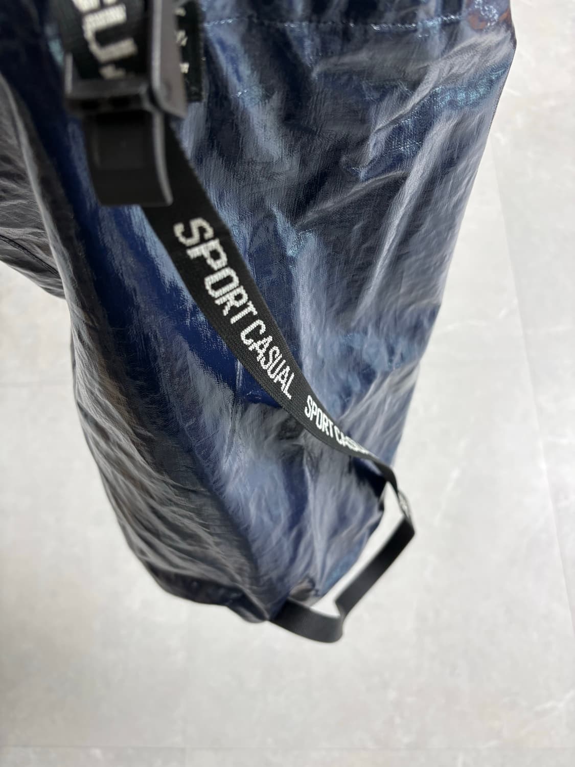 헤리티지 플로스 페이턴트 스포츠백 네이비 상품이미지3