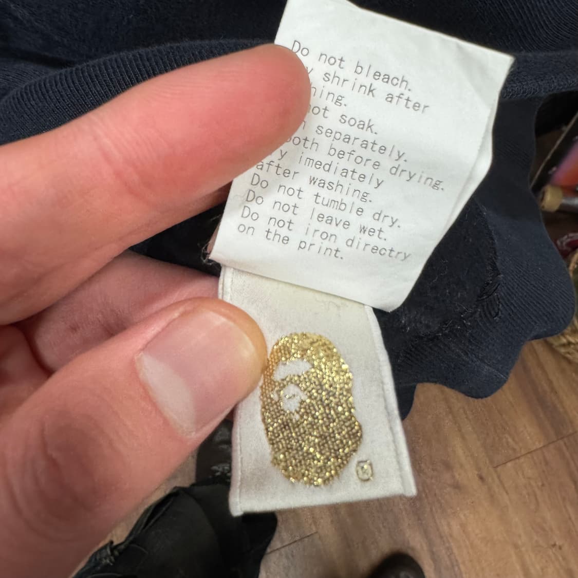 베이프 파이럿 스토어 후드티 후면 빅로고 포인트 네이비 상품이미지9