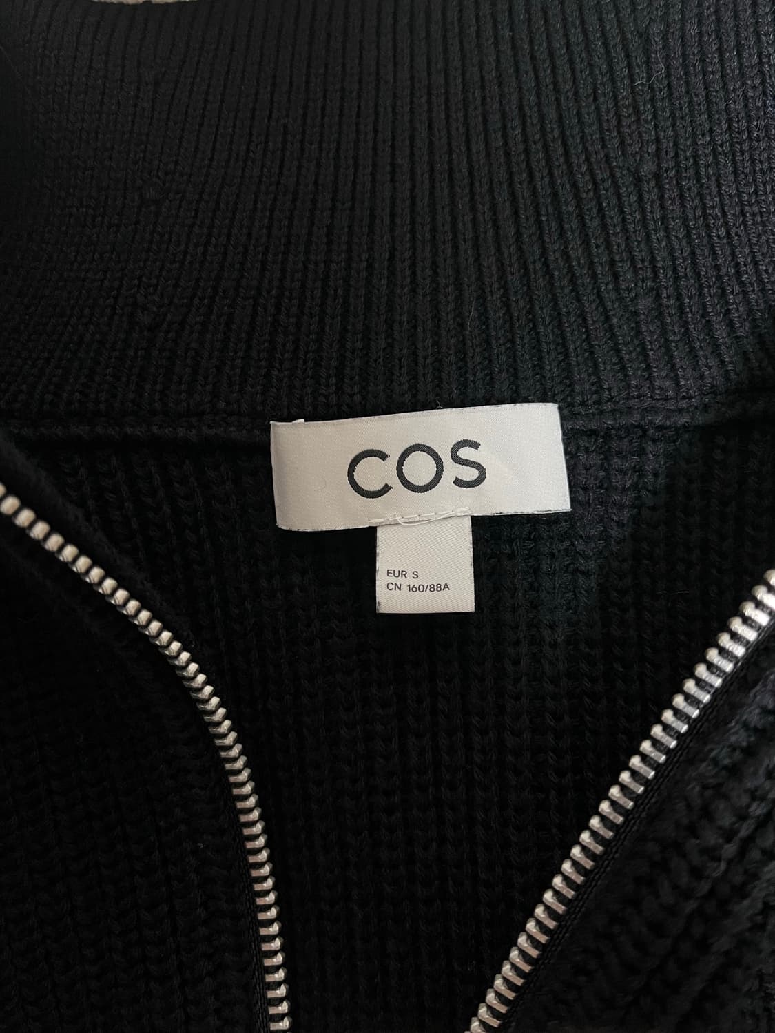 코스 울코튼 하프집업 블랙 상품이미지2