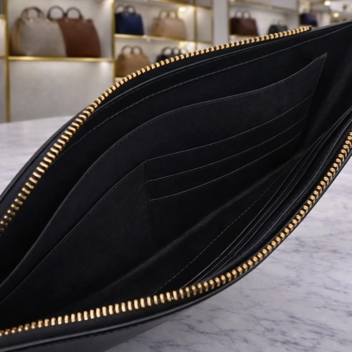 [A급] 구찌 로고 프린트 클러치백 판매합니다!!! 상품이미지4