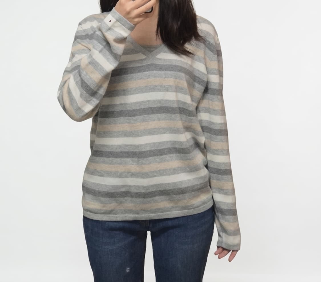 타미힐피거 스트라이프 브이넥 니트  상품이미지1