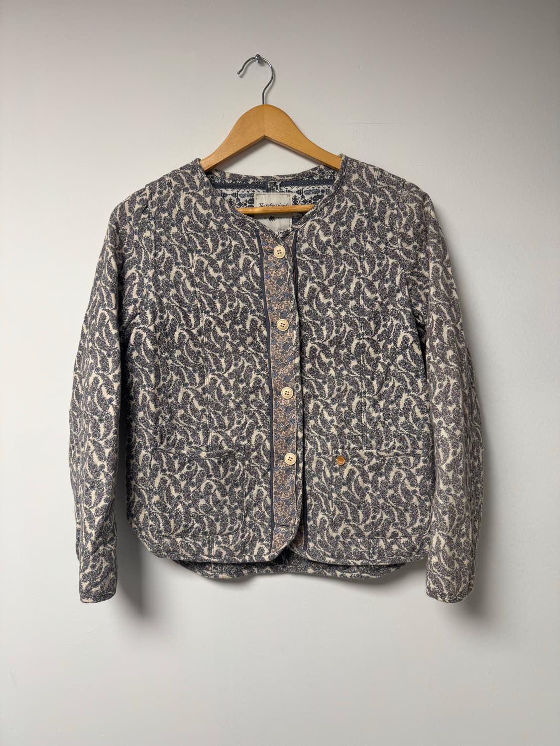 써스데이아일랜드 페이즐리 패턴 노카라 퀄팅 자켓 S 상품이미지1