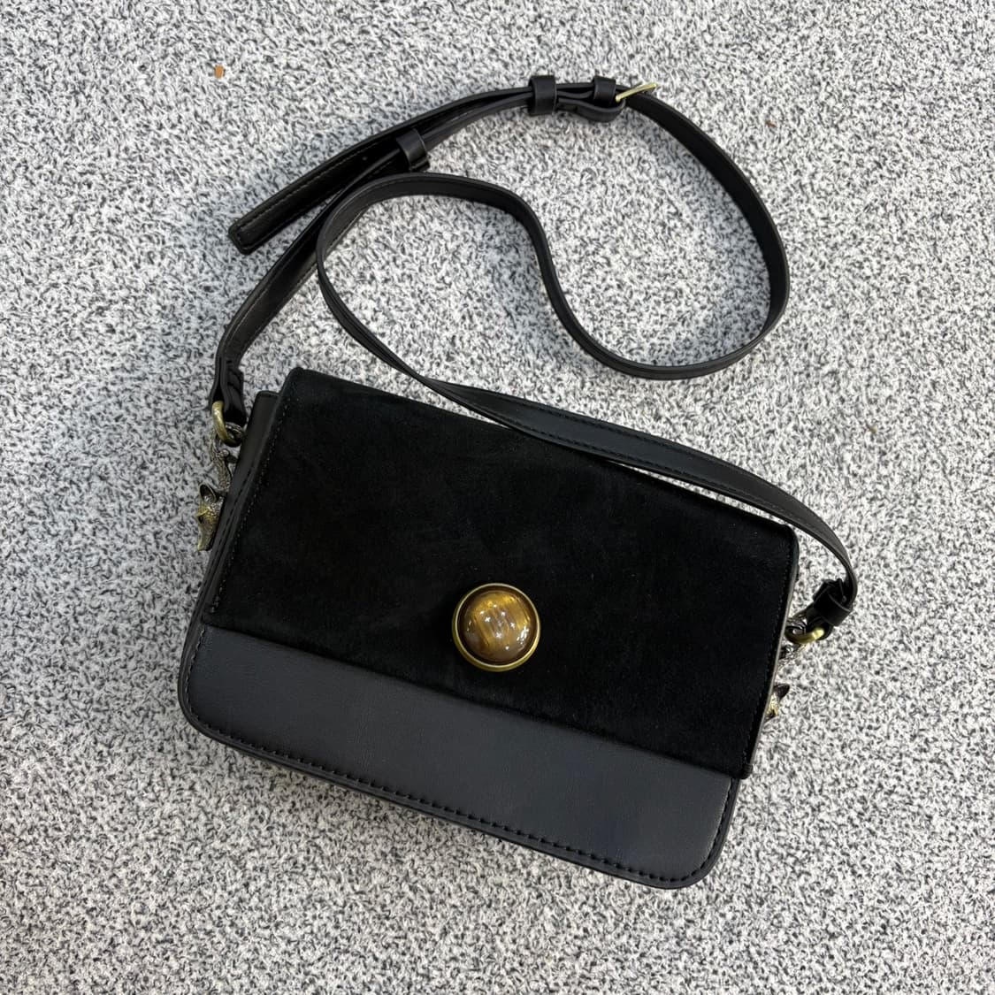 자라 원형 장식 스웨이드 숄더백 0409J 상품이미지1