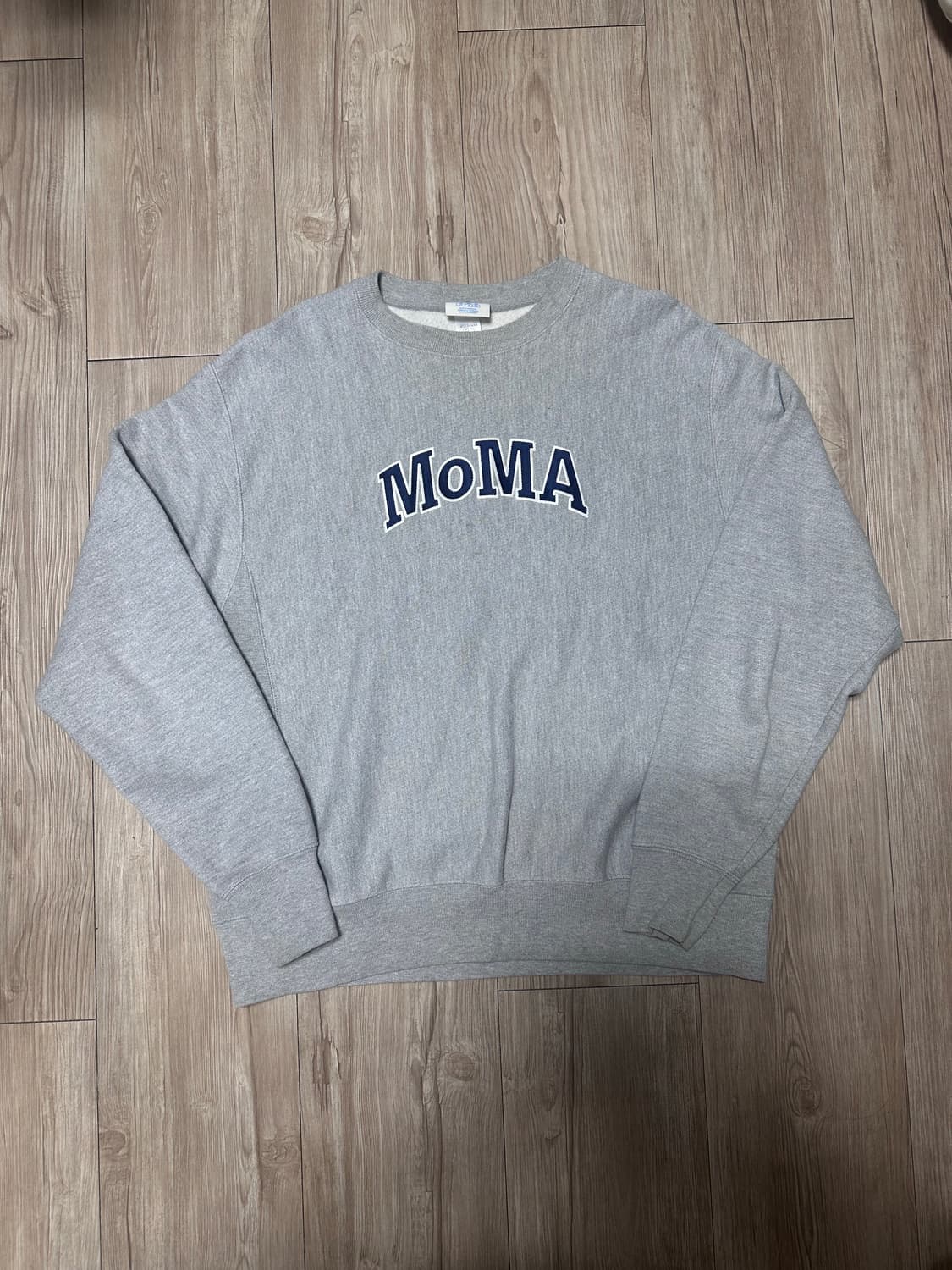 모마 디자인 X 챔피언 맨투맨 그레이 L 상품이미지1