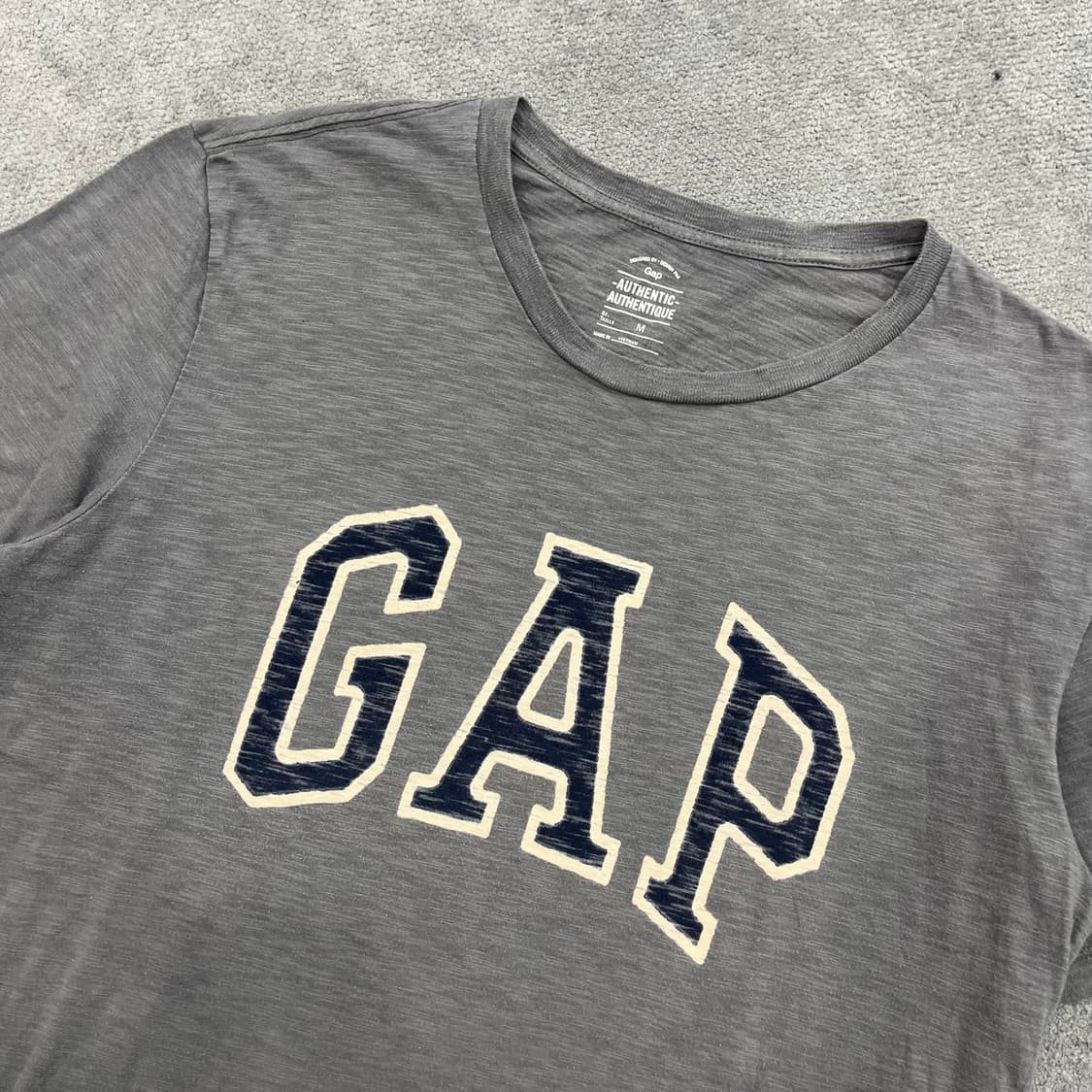 M 갭 GAP 로고 반팔 티셔츠 그레이 상품이미지2