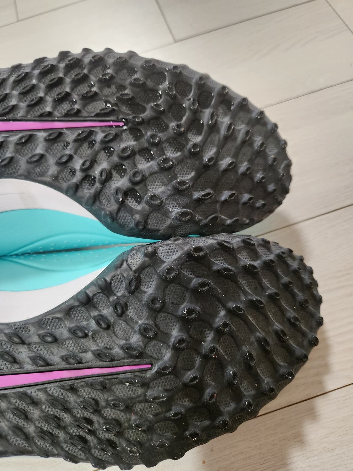 나이키 티엠포 레전드 10 아카데미 TF 풋살화 사이즈250

풋살화라  상품이미지9