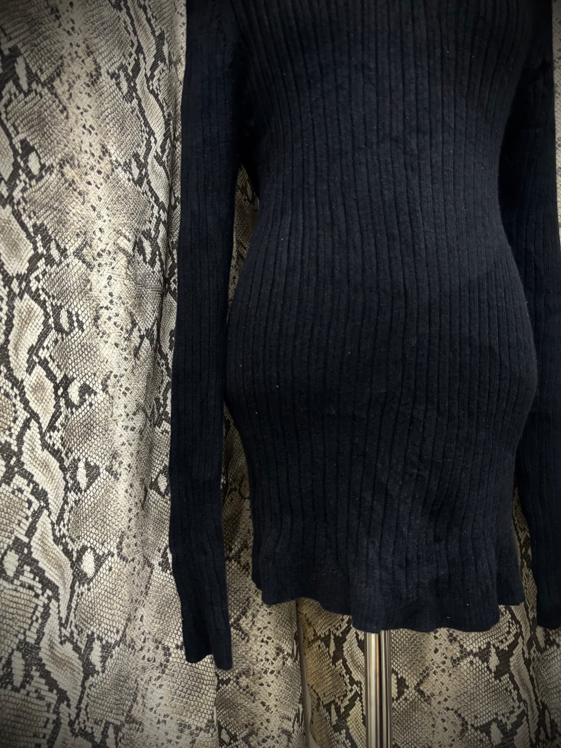 [Minimal Y2K]V-Neck Black Slim Fit Sleev 상품이미지3