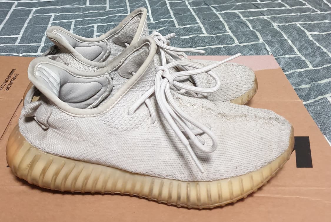 아디다스 이지 부스트350 V2 세서미 2022 (260) 상품이미지2