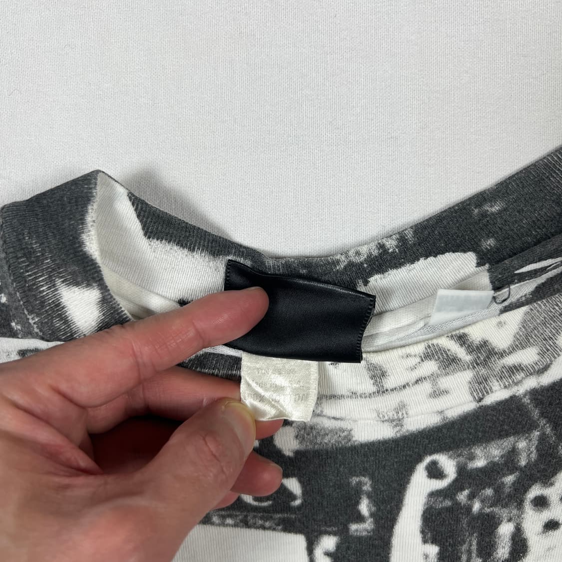 90‘s dkny 도나카란뉴욕 스펠아웃 픽쳐 올프린트 반팔티셔츠 상품이미지8