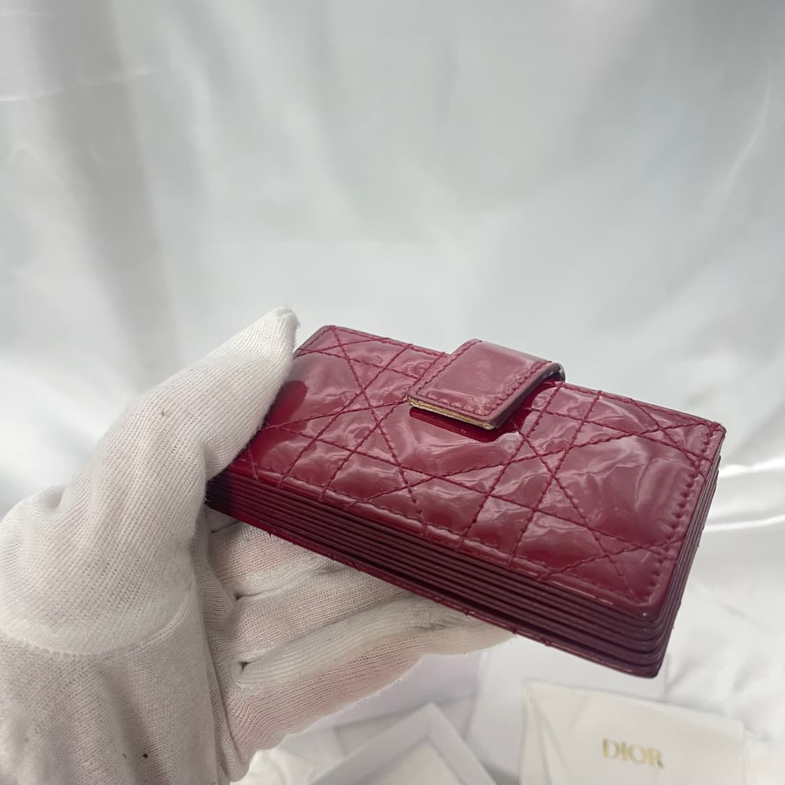 디올 레이디 유광 페이던트 버건디 카드지갑 상품이미지6
