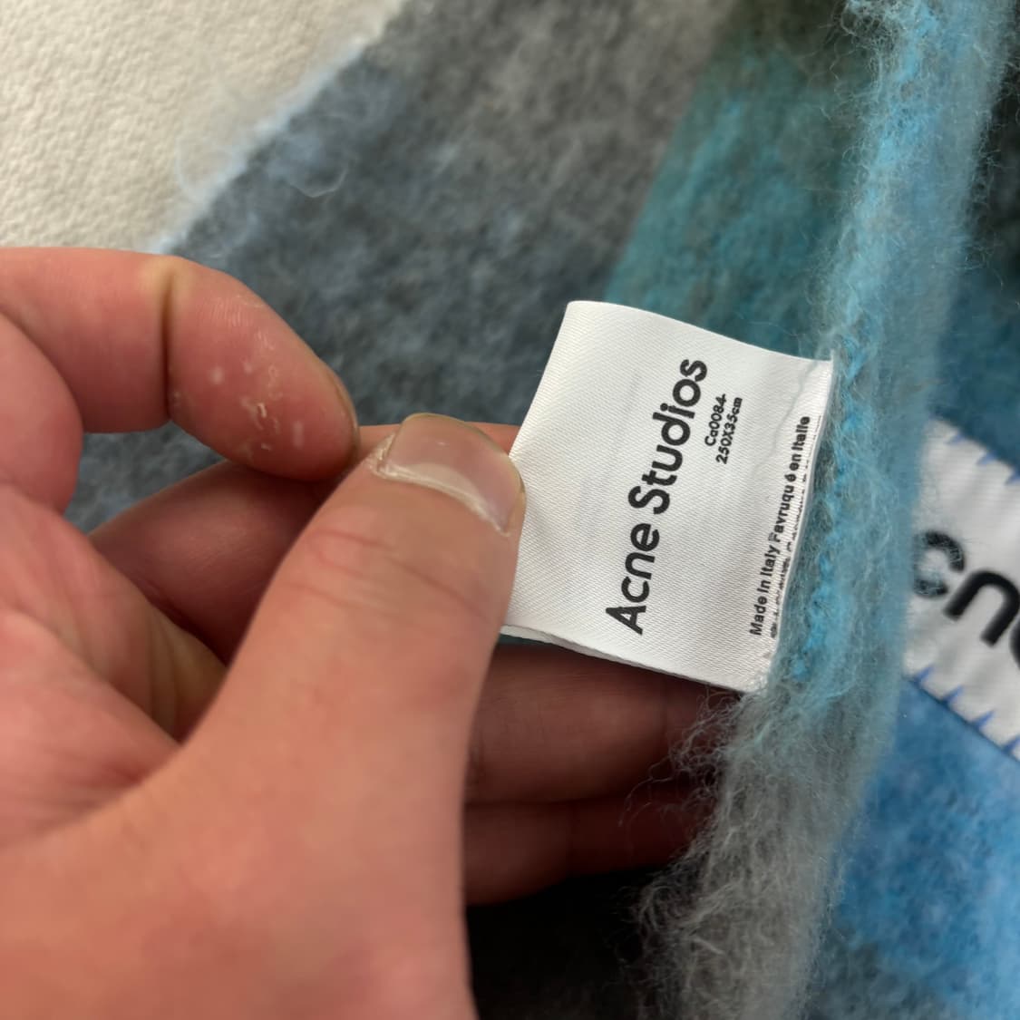 아크네스듀디오 모헤어 올리브그린 더콰이즈 머플러 상품이미지3