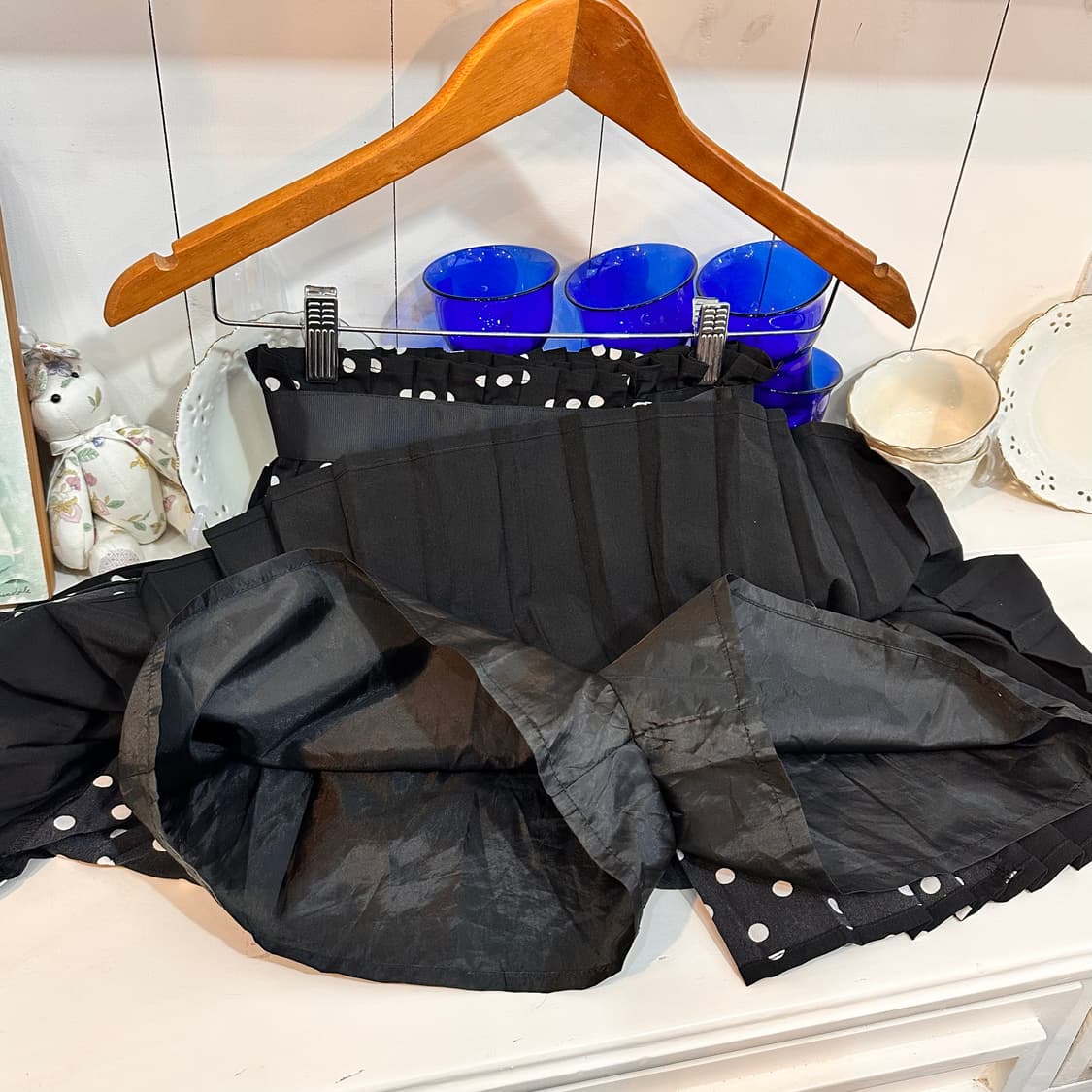 러브라비 도트 플리츠 스커트 블랙 상품이미지5