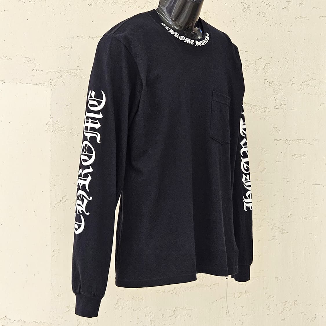 [M] 크롬하츠 넥 레터링 롱슬리브 블랙 B1213C137 상품이미지2