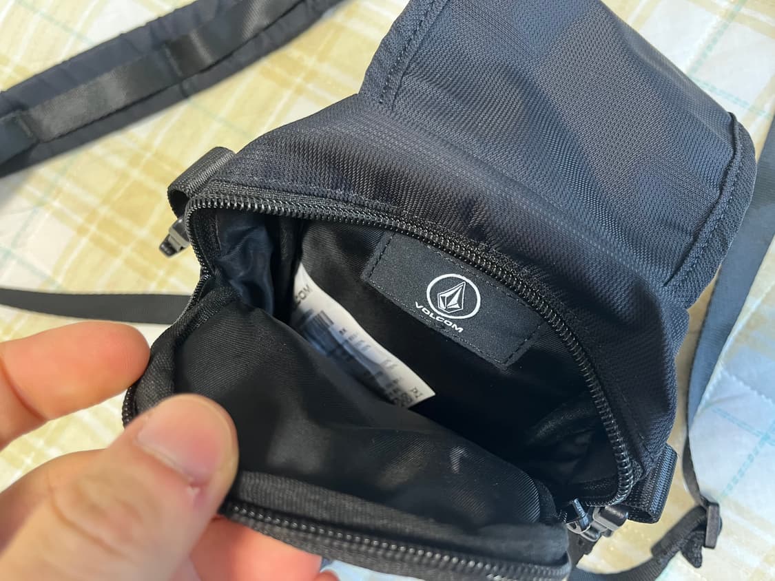 볼컴 미니크로스백 블랙 상품이미지2