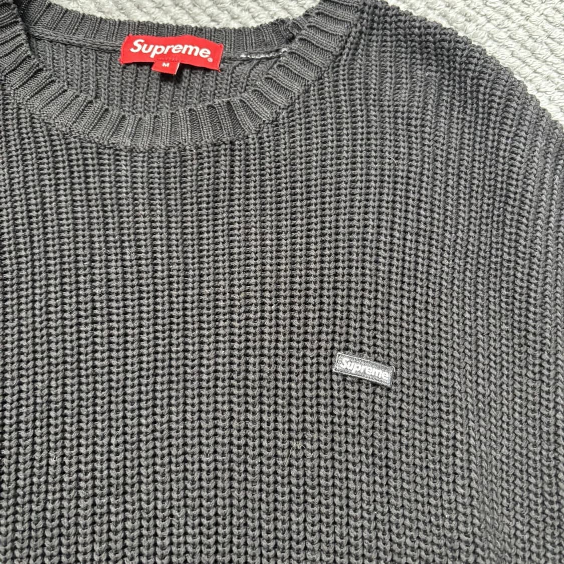 슈프림 스몰 박스 립드 니트 스웨터 블랙 상품이미지2