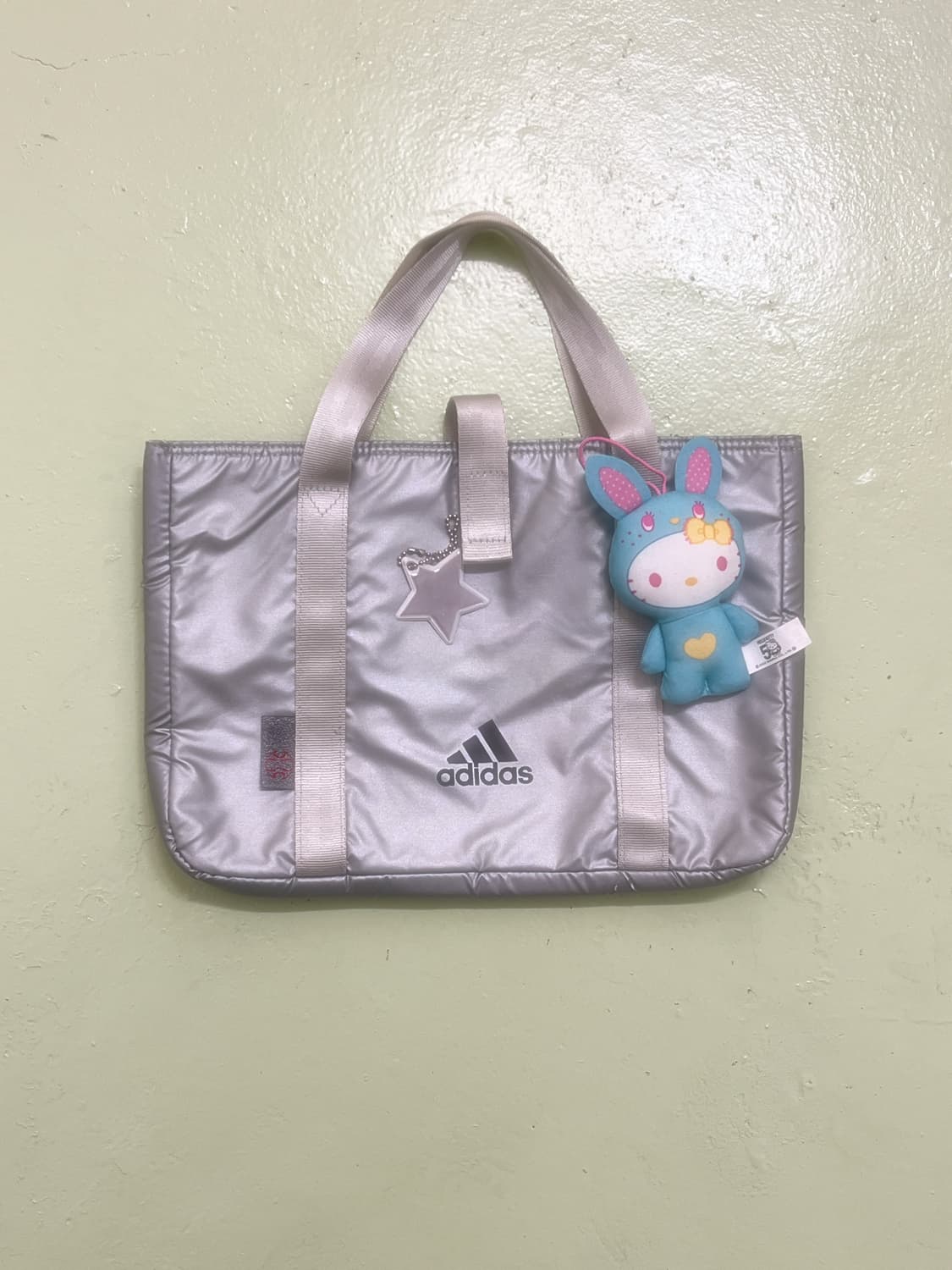 아디다스 실버 패딩 미니백 👾 상품이미지2
