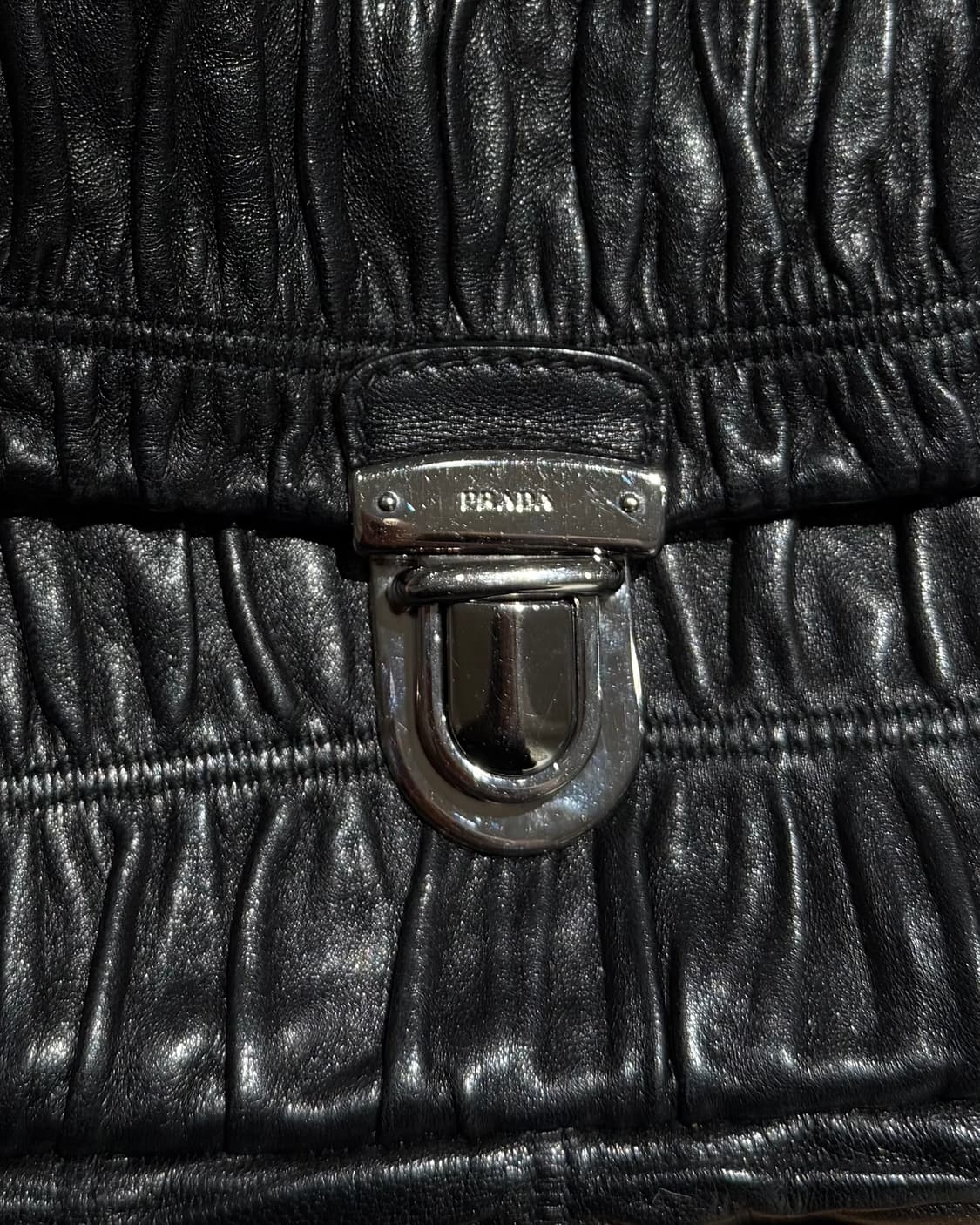 프라다 블랙 레더 고프레 체인 숄더백 상품이미지7