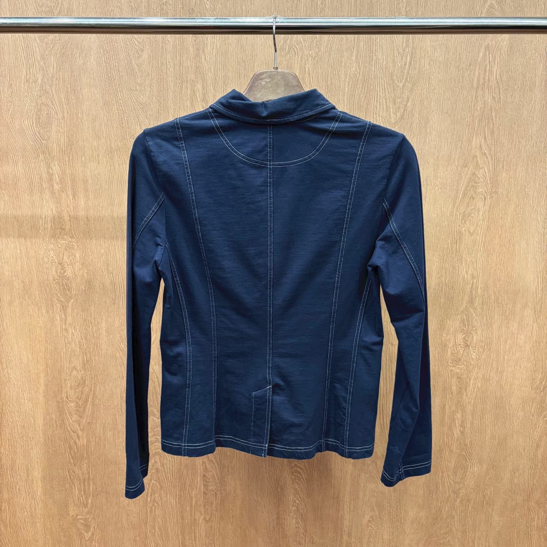 막스앤코 코튼 저지 테일러드 자켓 절개 라인 스티치 디테일 네이비 상품이미지3