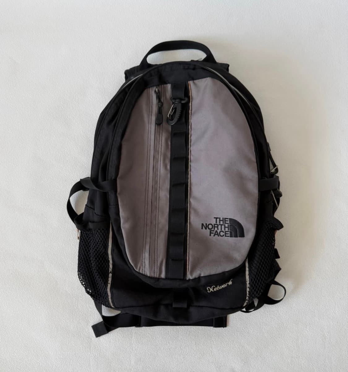 노스페이스(THE NORTH FACE) 백팩(뒷면 하단 헤짐) 상품이미지1