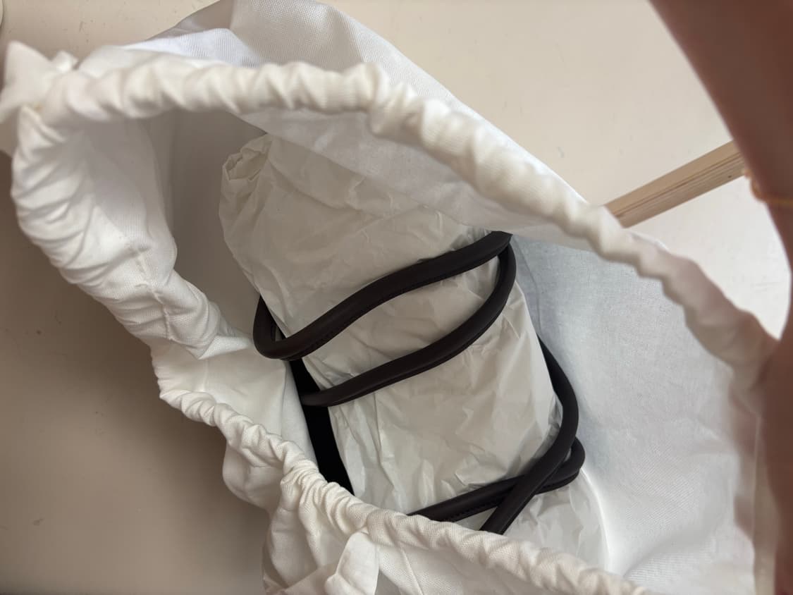 더로우 테라스백 딥브라운 상품이미지2