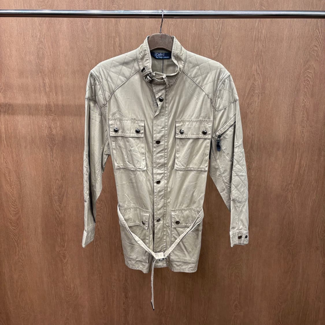 폴로 랄프로렌 코튼 퀄팅 필드 자켓 벨트 스트랩 포켓 디테일 베이지 상품이미지2