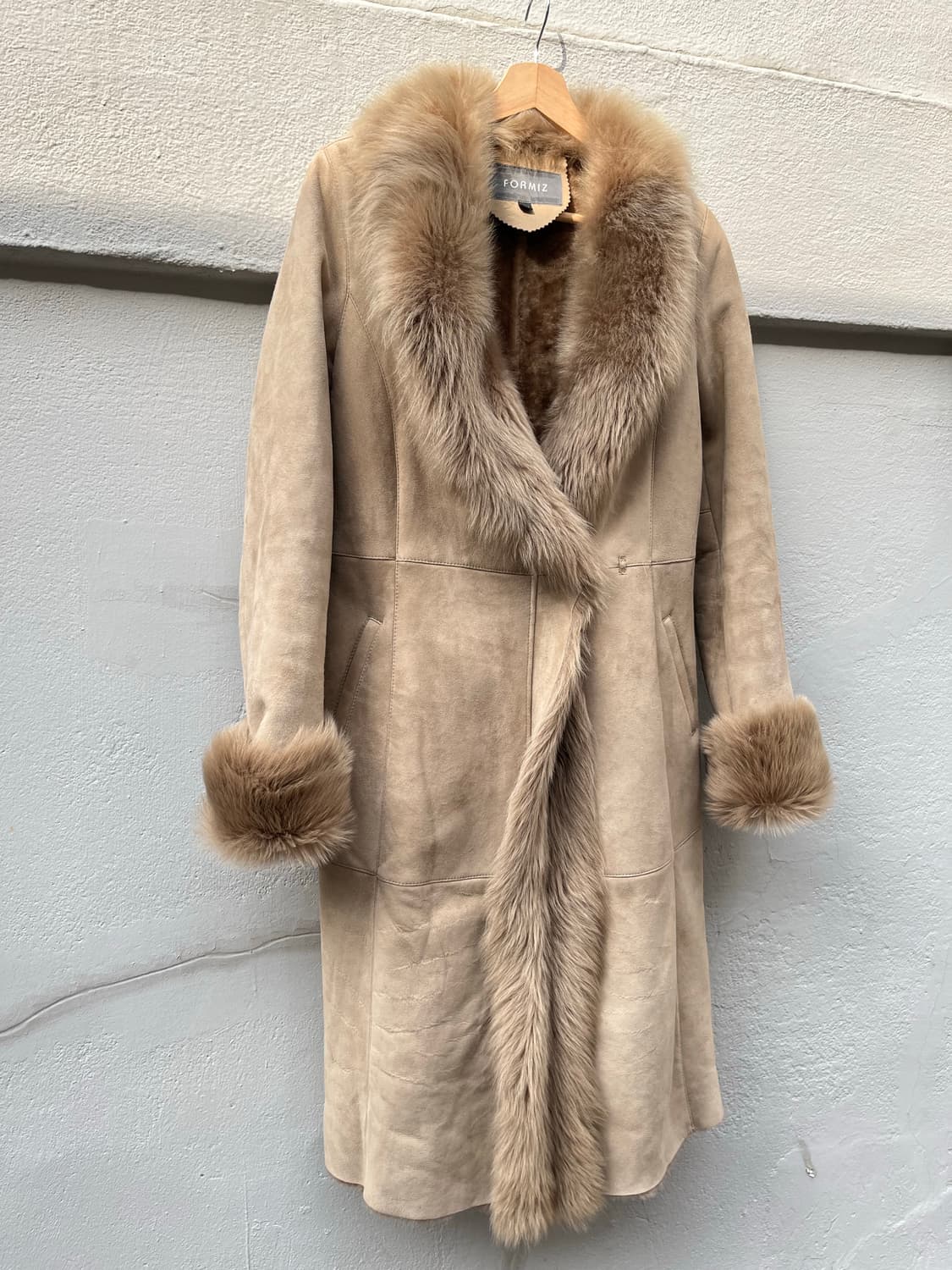 베이지 퍼 무스탕 롱코트 상품이미지1