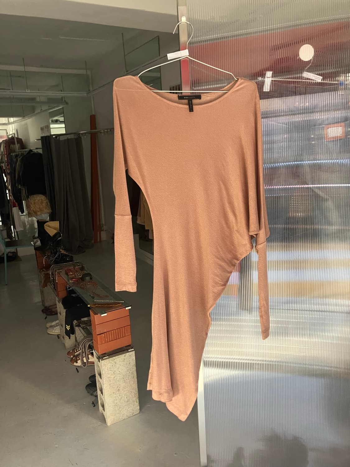 언발 슬리브 드레이핑 원피스 상품이미지1