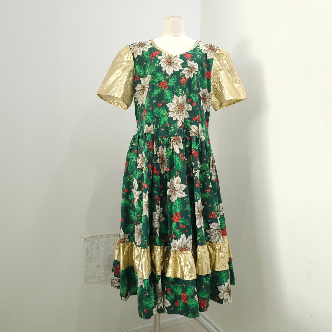 크리스마스 플라워 패턴 골드 러플 원피스 상품이미지1