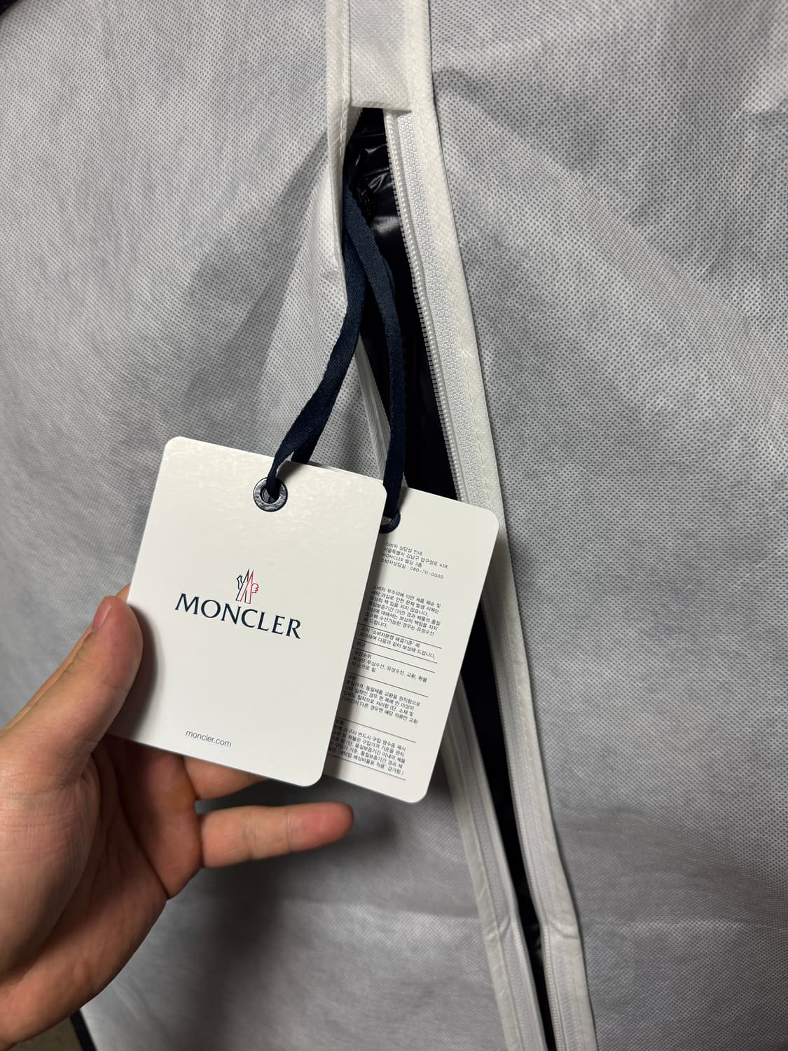 몽클레르 마야 후드 쇼트 다운 자켓 블랙 - 25FW 상품이미지3