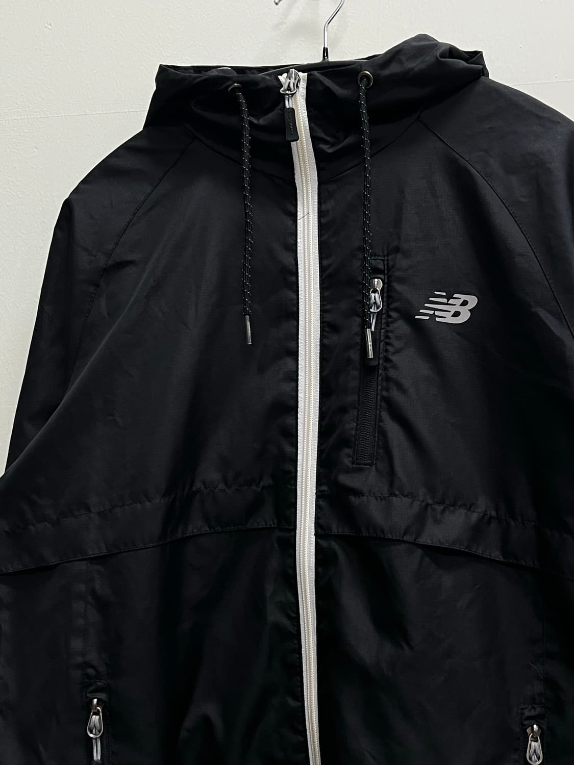 뉴발란스 리플렉티브 바람막이 자켓 블랙 상품이미지3