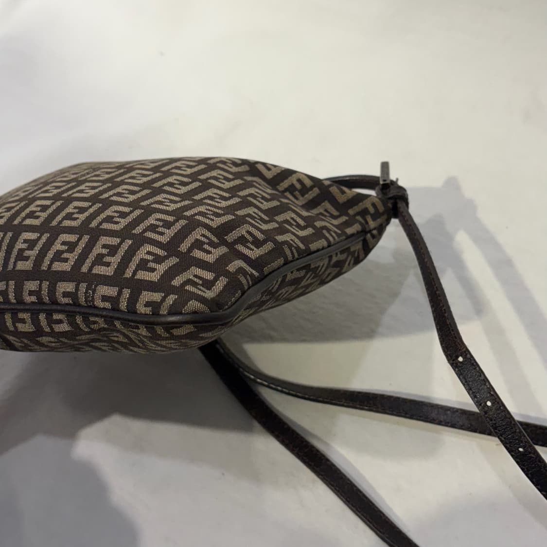 펜디 FF 로고 미니 크로스백 주카 가방 상품이미지4