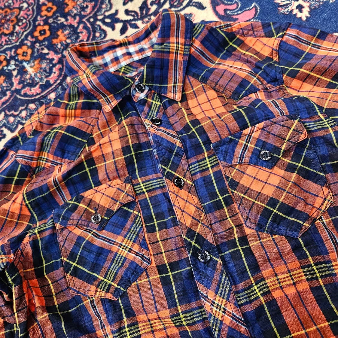 게스(GUESS) 빈티지 레터링 웨스턴 체크 셔츠
 상품이미지5