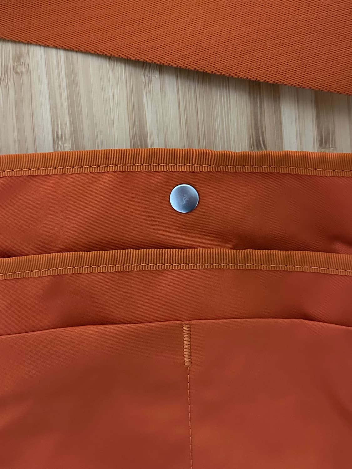 COS 오렌지색 크로스백 상품이미지2