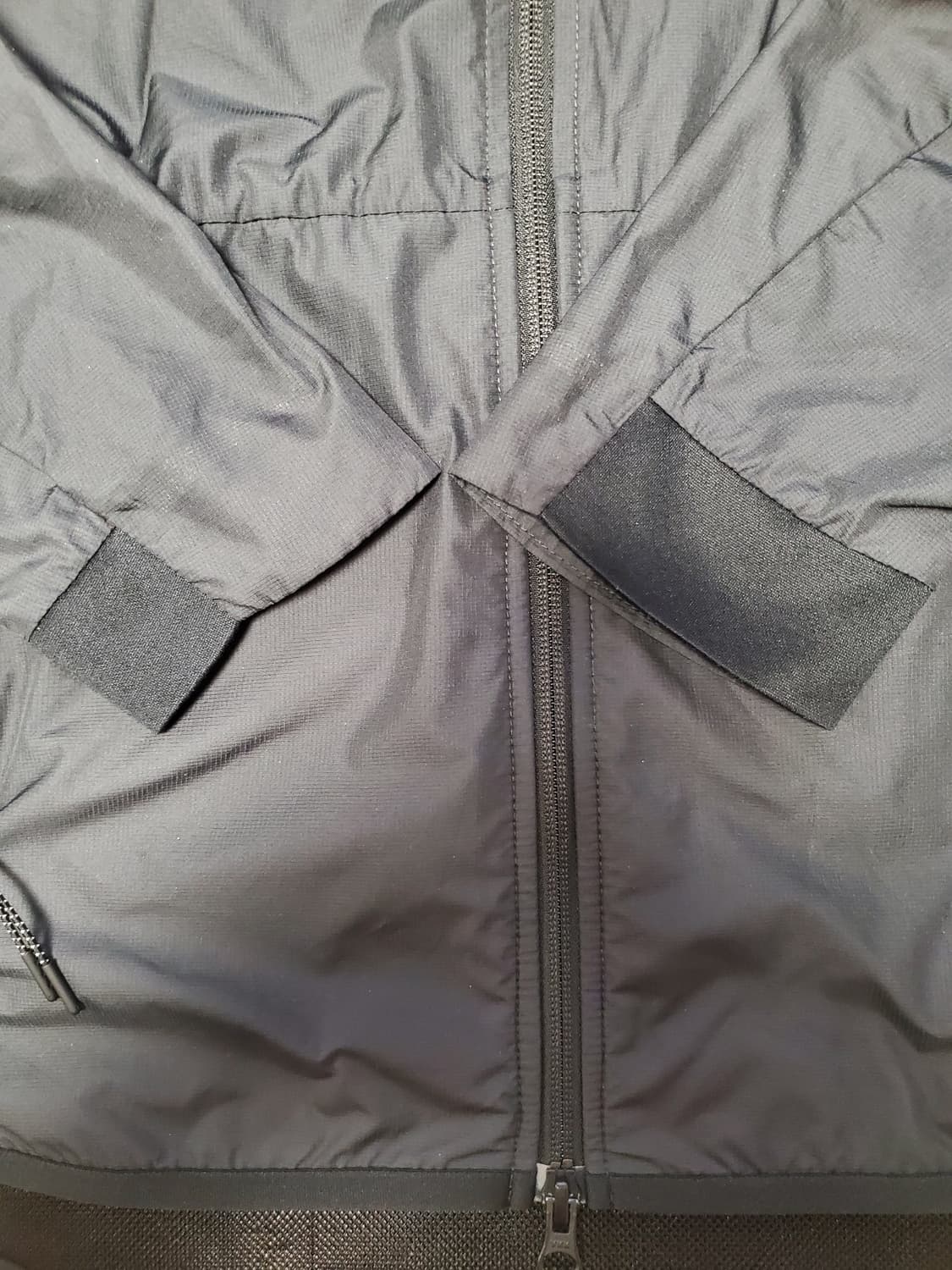 나이키 테크팩 메쉬 러닝 자켓 바람막이 사이즈L

사용감 외에 오염 하자 상품이미지7