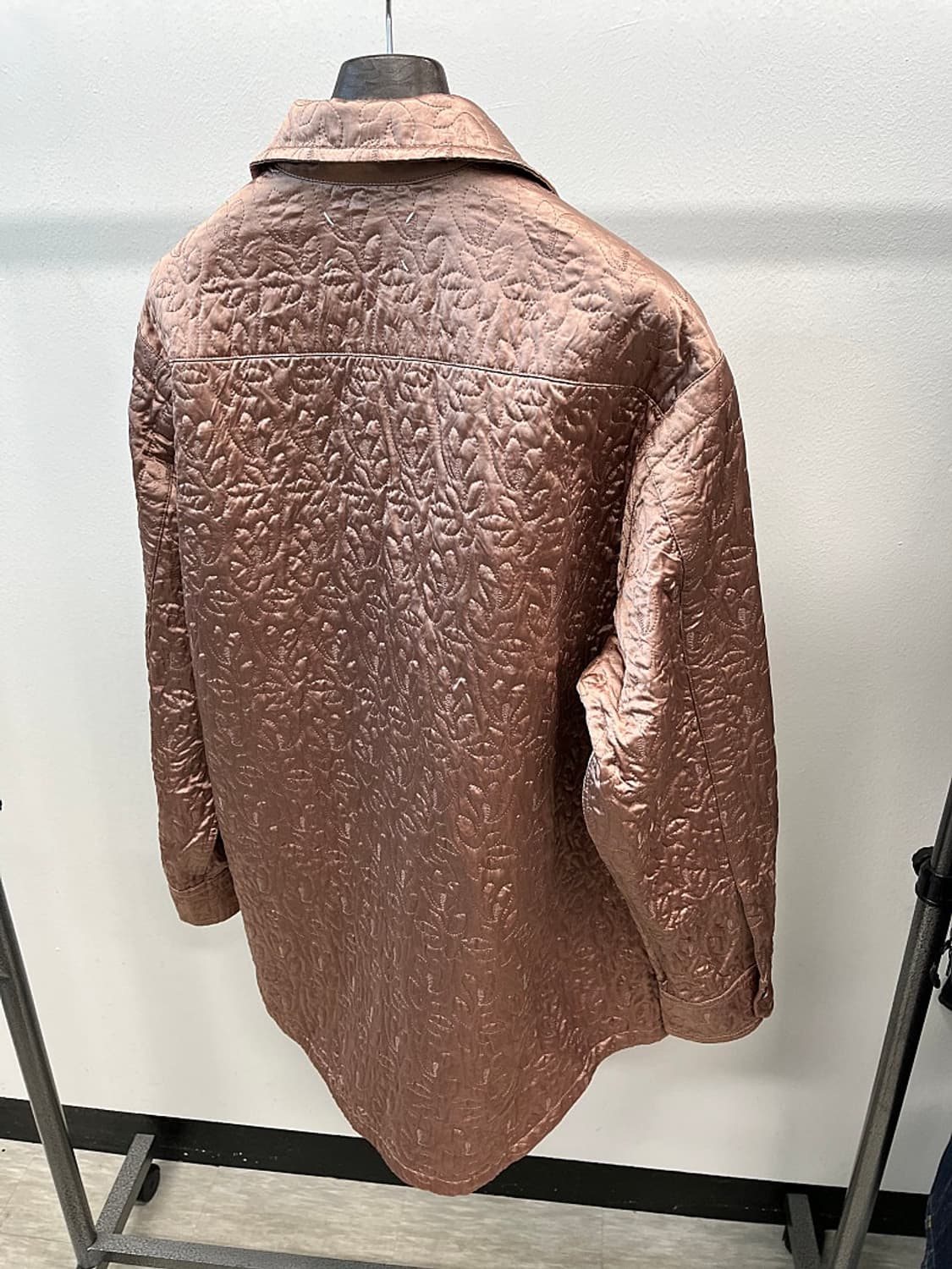 105) 마르지엘라 신형 새틴 오버 퀼팅자켓  상품이미지4