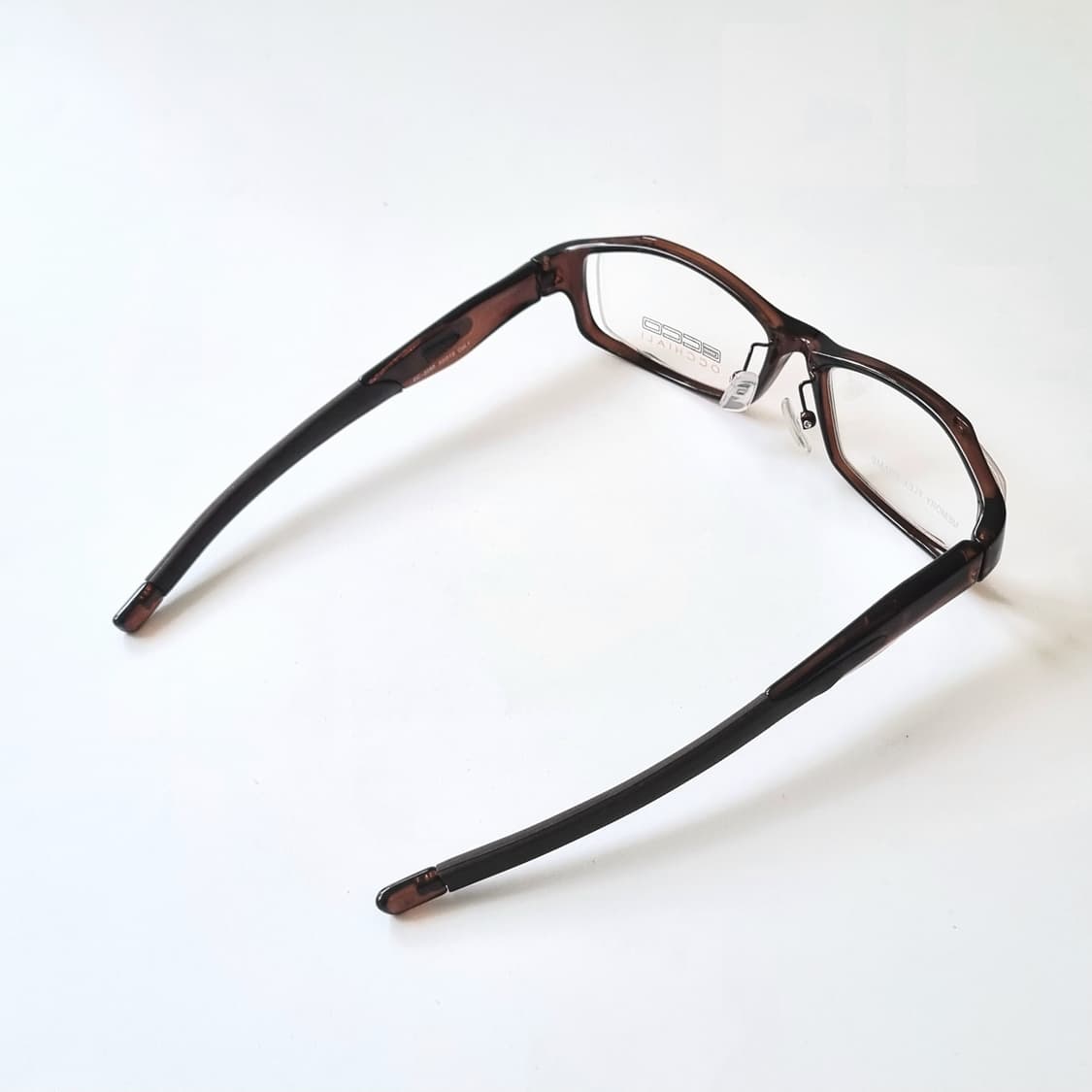 데드스탁 가볍고 유연한 착용감, 유니크한 쉐입 안경테 806 상품이미지6