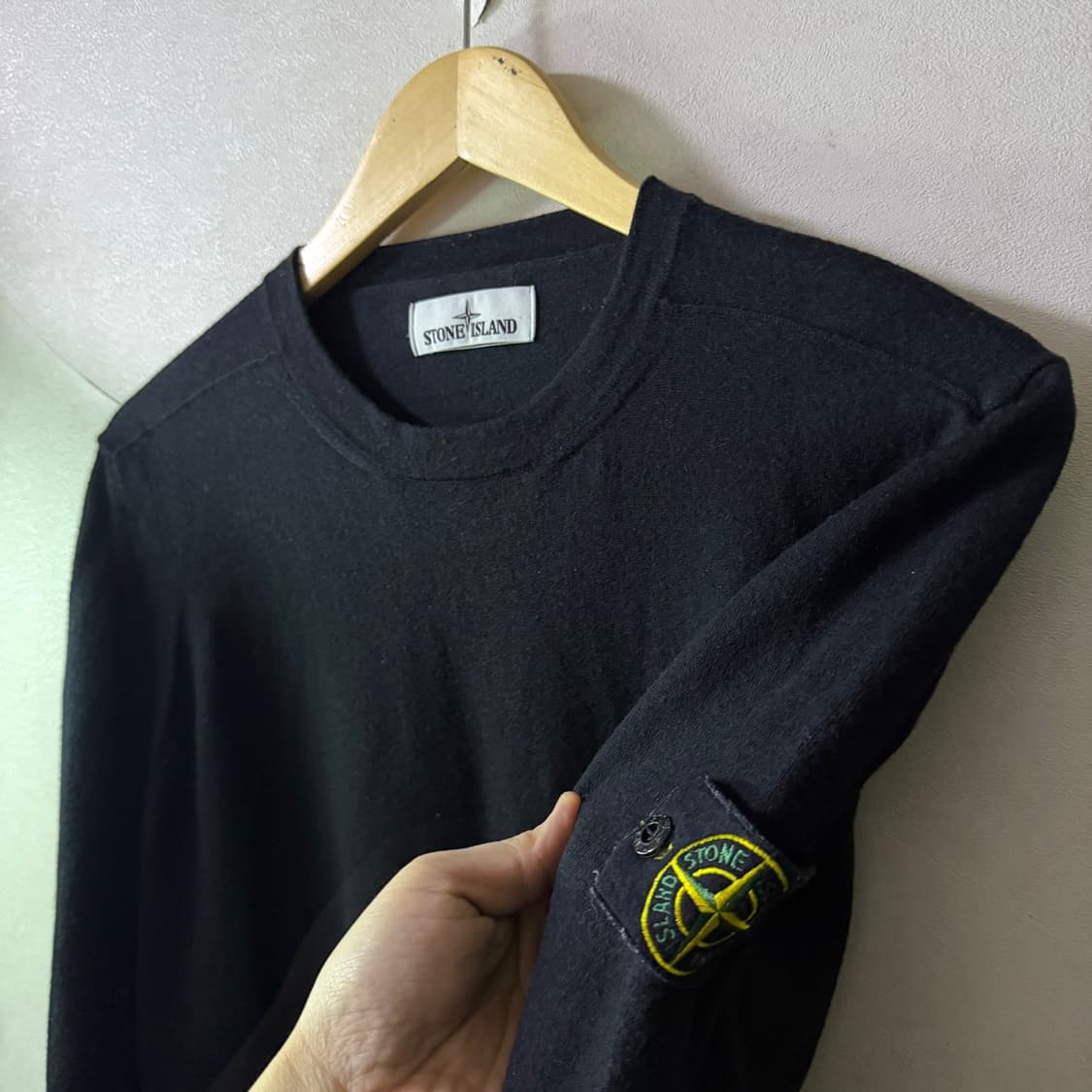 스톤아일랜드 와펜 라운드 니트 블랙 남성 XXL (슬림 105까지) 상품이미지4