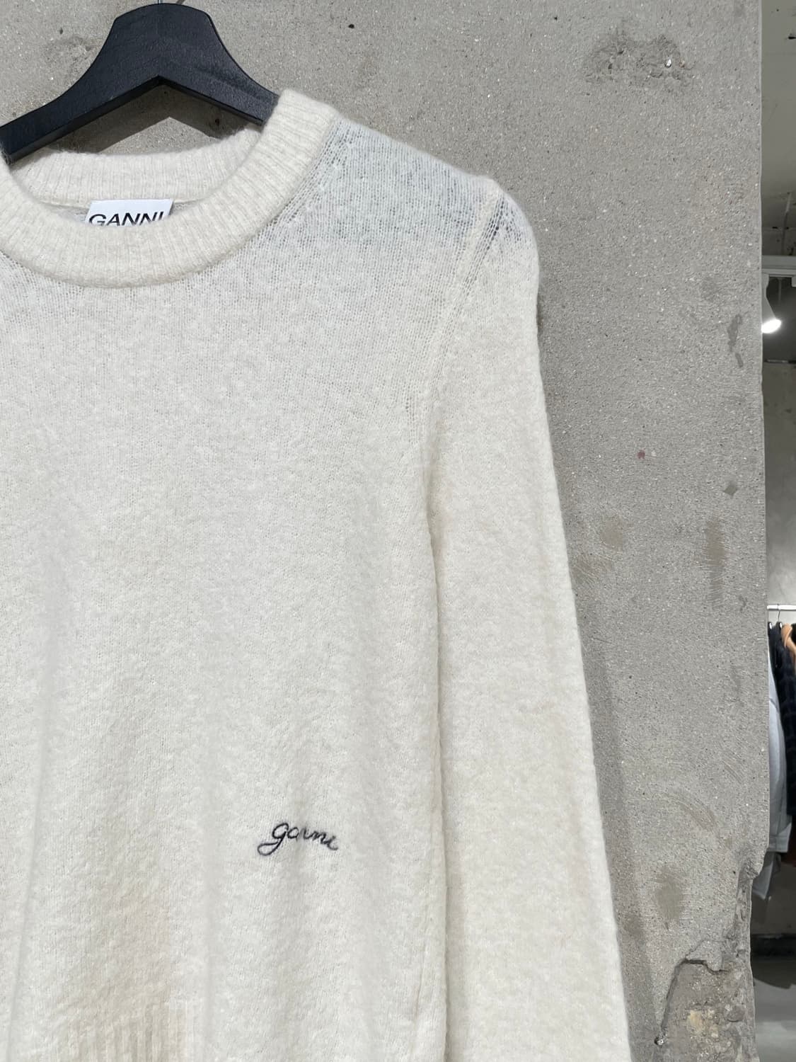 가니 아이보리 브러시드 로고 알파카 울 니트 상품이미지3