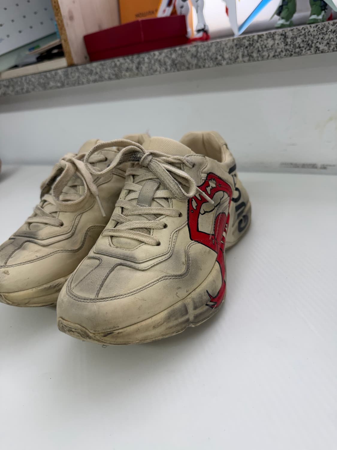 정품) 구찌 더티 입술 라이톤 여성 스니커즈 36.5 상품이미지2