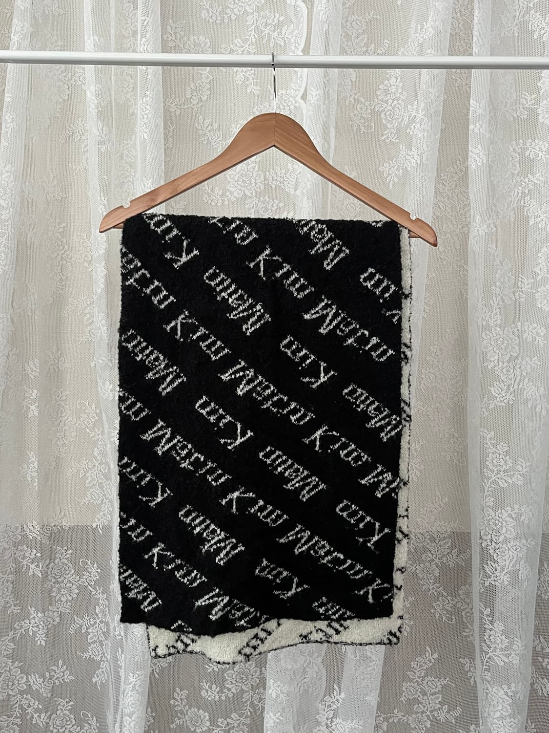 마뗑킴 양면 레터링 머플러 상품이미지2