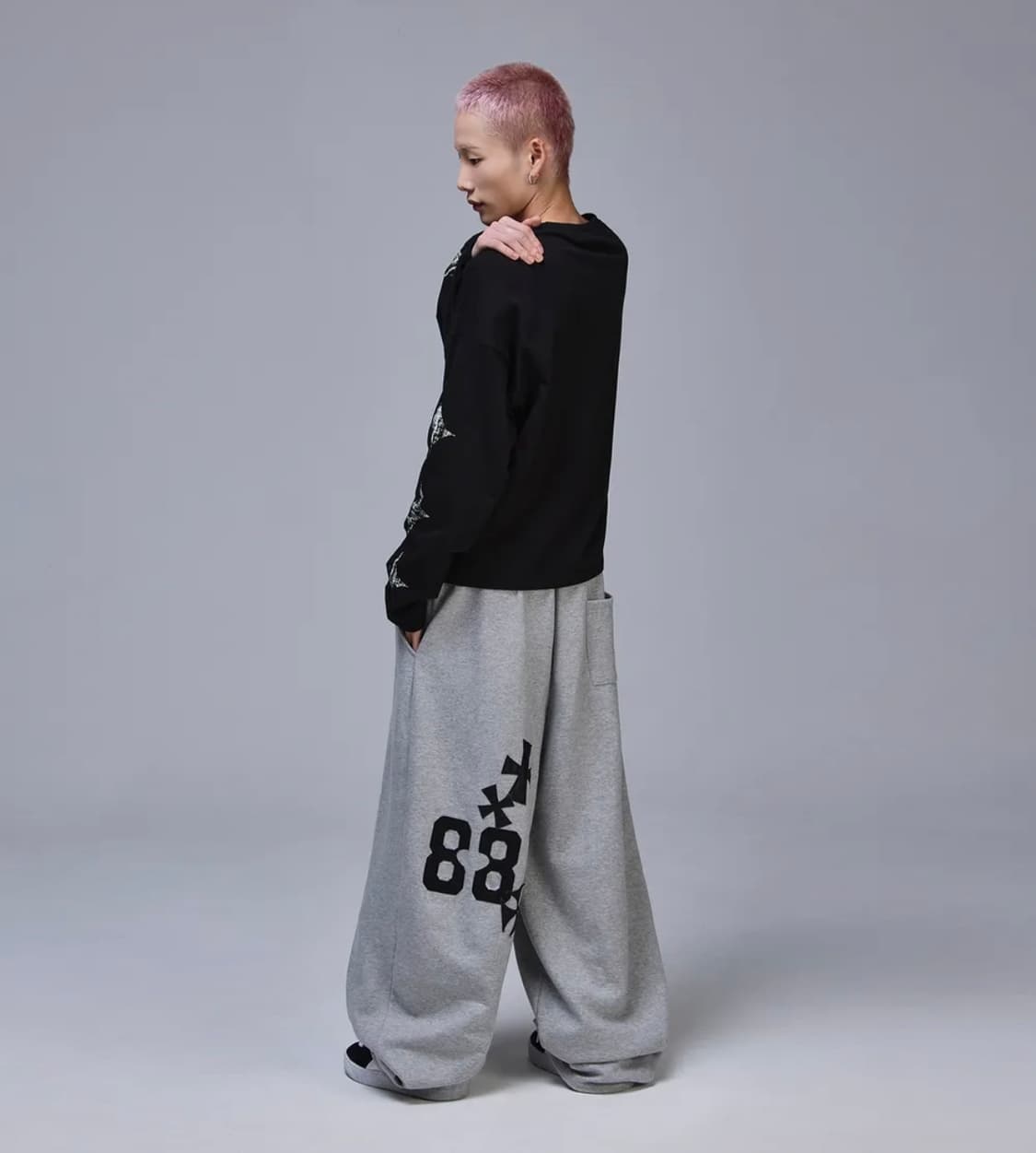 스컬리웩 88 크로스 백 패치 스웨트 팬츠 상품이미지2