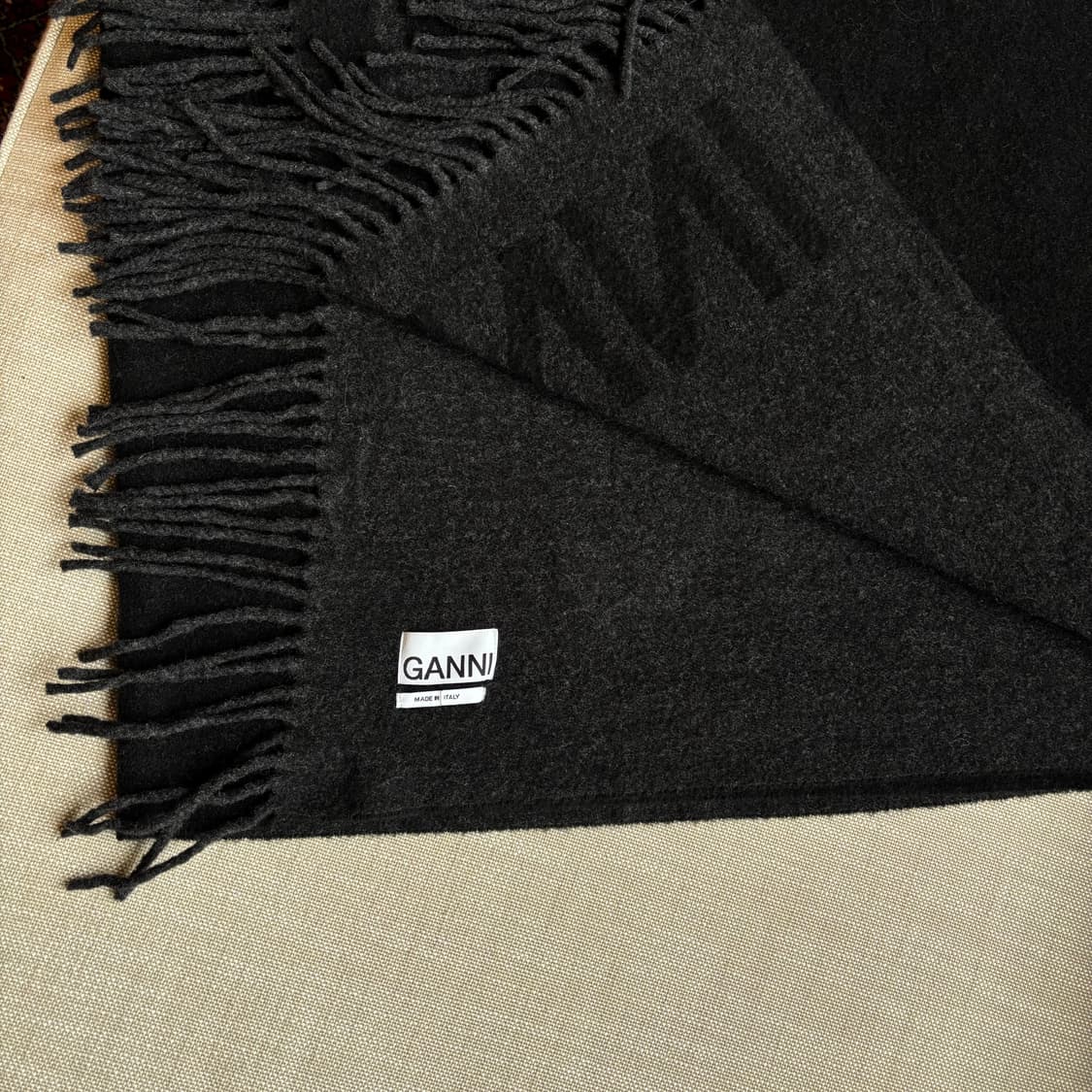 GANNI 로고 프린지 머플러 상품이미지6