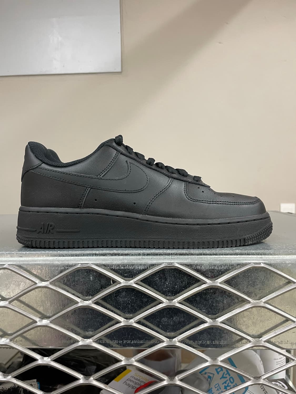 나이키 에어포스 1 트리플 블랙 255 (gr-4099) 상품이미지4
