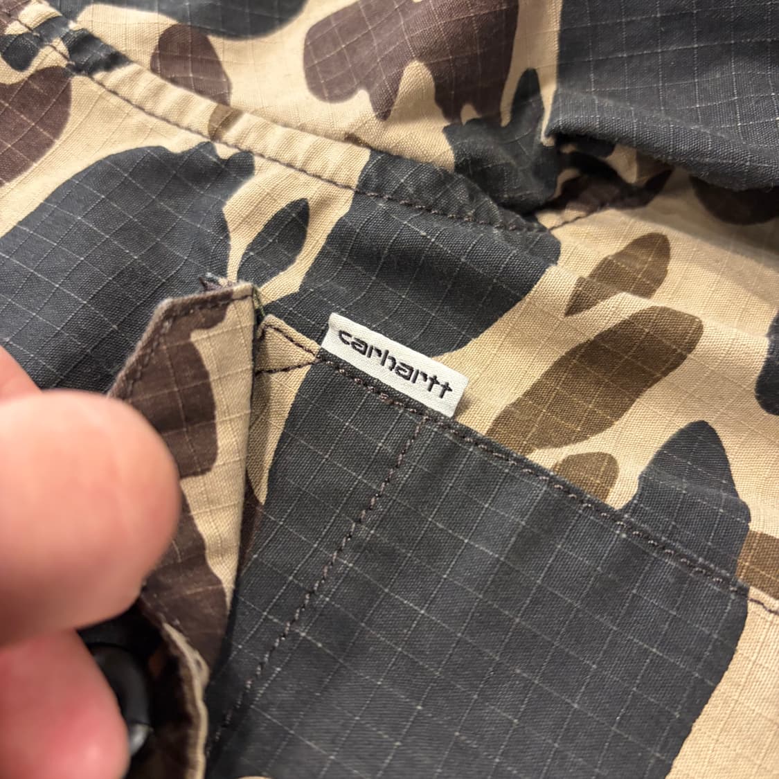 [S] 칼하트 WIP 레귤러 카모 포켓 셔츠 D817 상품이미지4