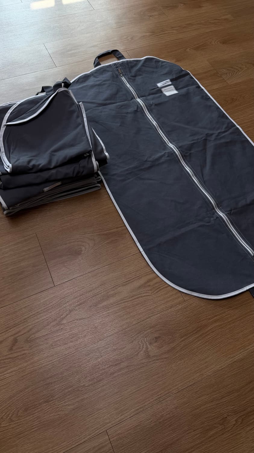 (새상품) 톰브라운 가먼트백 상품이미지4